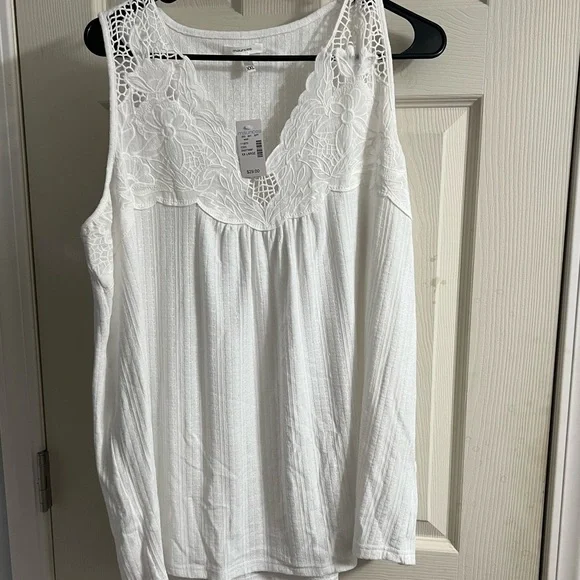 Maurices Flowy Textured White Tank - Picture 2 of 4